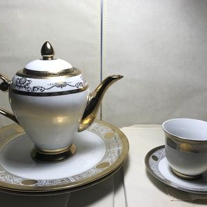 Imperial Teapot collectibles (Set of 5)